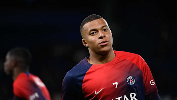 Kylian Mbappe en uniforme rojiazul del PSG